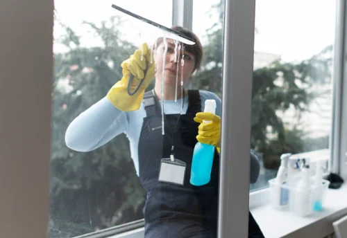 Nettoyage de vitres intérieures et extérieures à Bommiers